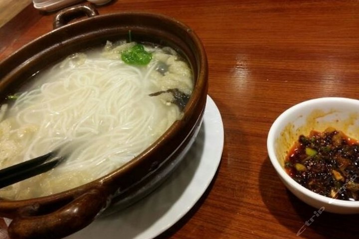 丽江桃花岛驿站(观景餐厅秀才过桥米线)