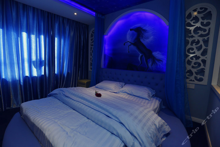 安庆紫藤恋主题酒店-心心相印