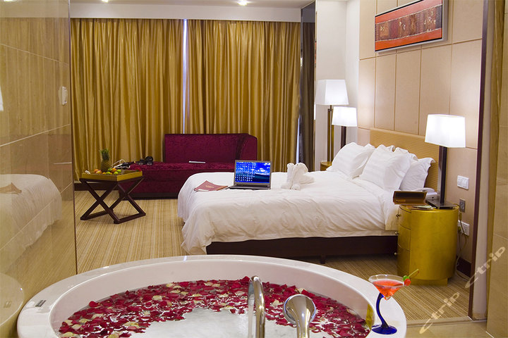 海南万利隆商务酒店(行政海景蜜月房)