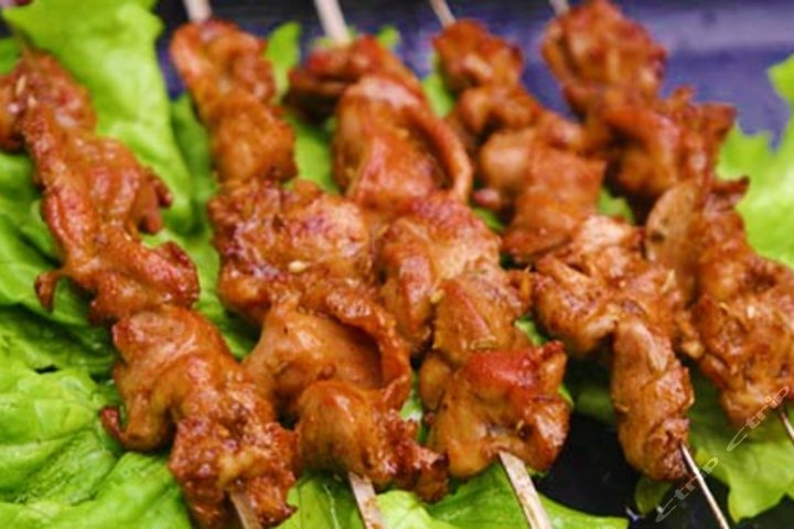 内蒙古赤峰翁牛特旗乌丹镇乌丹卫校楼下