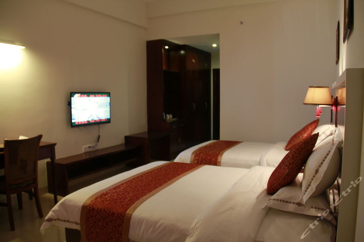 定安春阳假日酒店-豪华双床房