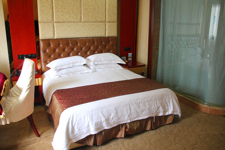 开县汉丰湖大酒店