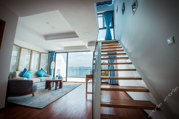 [喜洲镇]大理伴蓝海景度假酒店(复式海景大床)