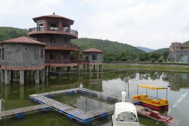 河源东源智裕山庄(豪华双床房)