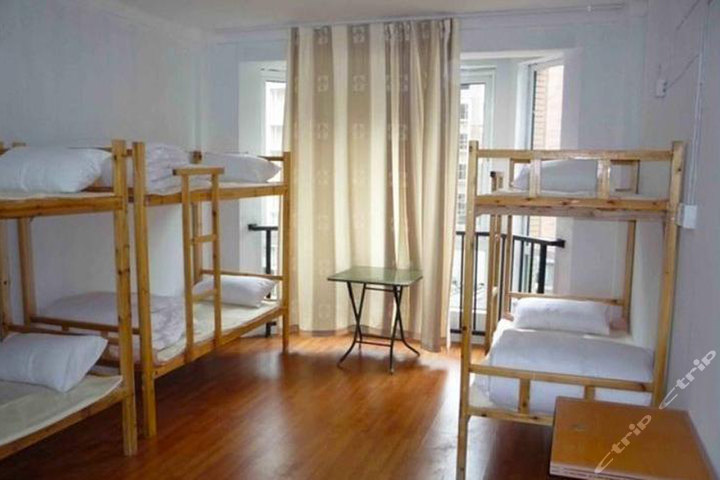 起点求职公寓(厦门三号店)(六人床-1床位)