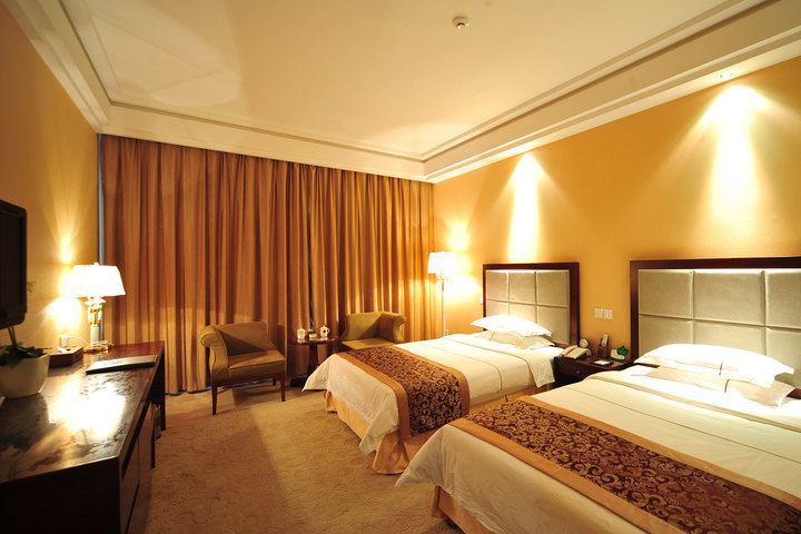 【长白山金水鹤国际酒店团购】长白山金水鹤国际酒店(标准间 温泉门票