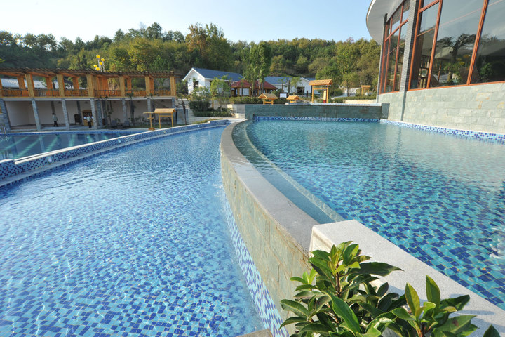 英山洪广毕升温泉酒店