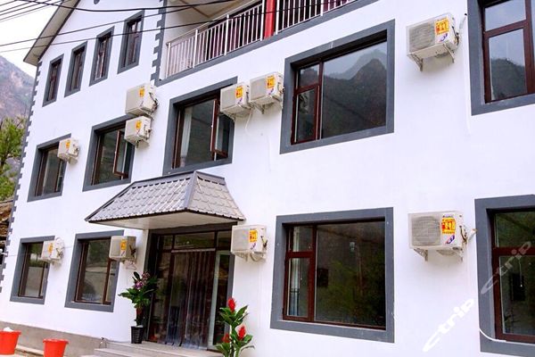 北京十渡京门饭庄(标准间)