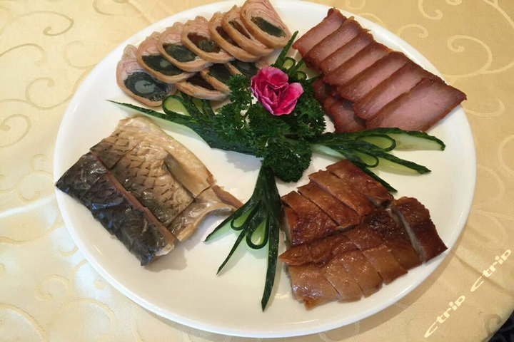 厦门金威大酒店中餐厅8-10人餐