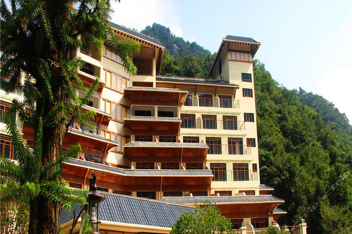 天堂寨度假山庄(原安兴国际度假山庄)(标准间)