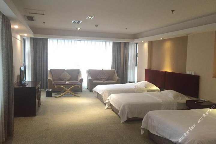 成都春熙玉沙睿柏云酒店(原金珠玉沙酒店)-商务三人间(预付价格)