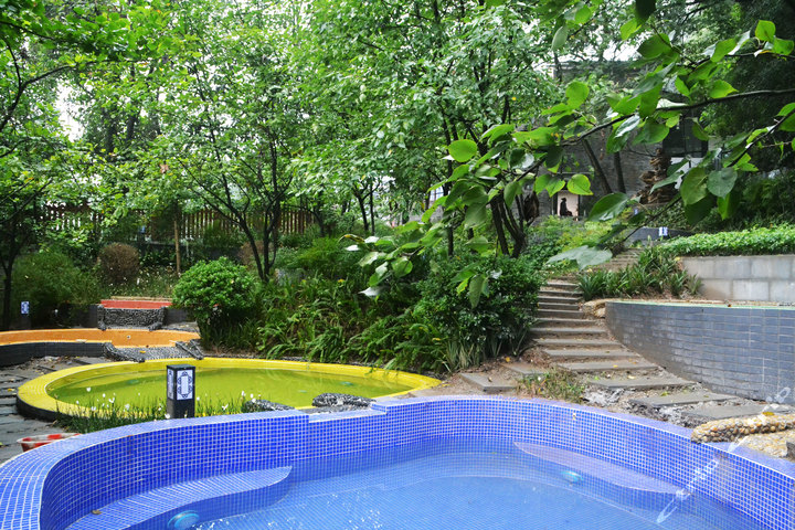 青城山睿宏国际养生温泉酒店-豪华山景双床房[双早]