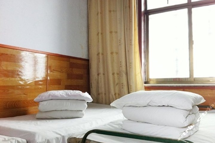 泰山空军宾馆-三人间