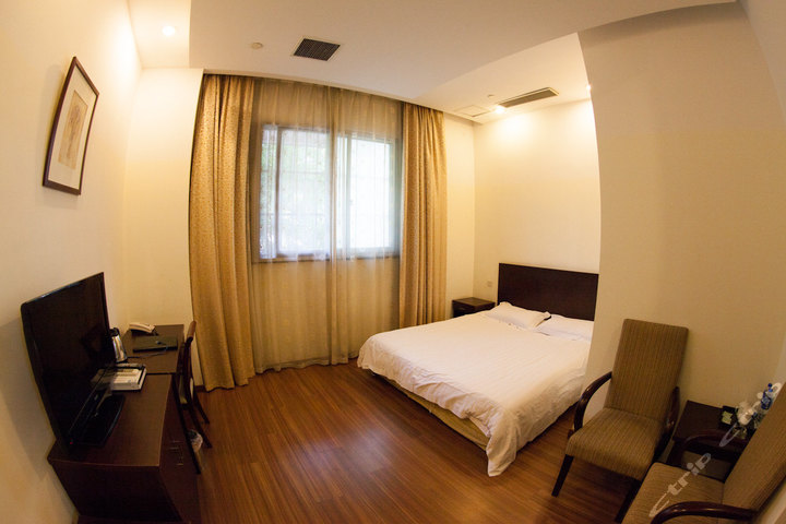 杨建华大酒店(上海花木店)-标准大床房(预付特惠)