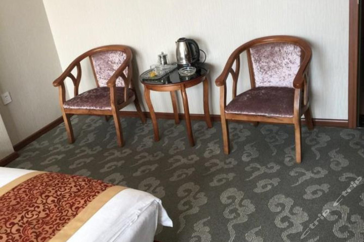 青冈县蓝天商务宾馆