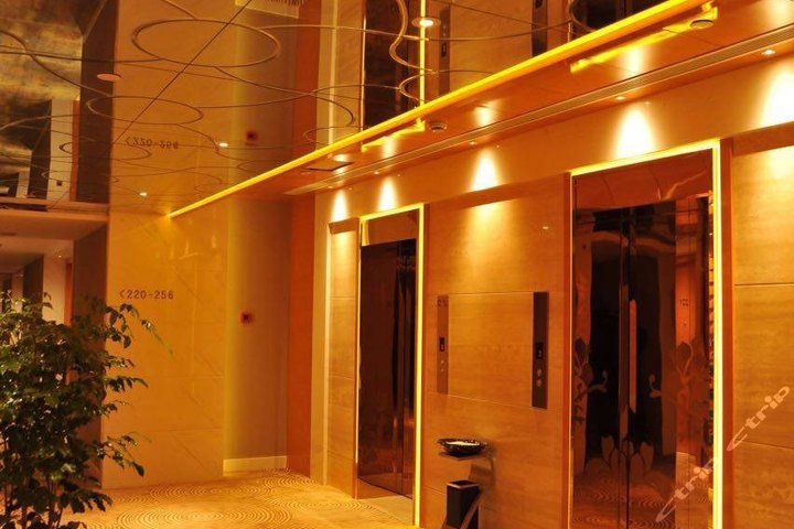 上海皇程水晶酒店(上海虹桥会展中心店)高级房 双早