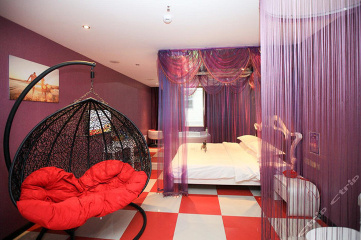 价值228元的荆州优艾精品酒店浪漫主题房入住1晚,免费wifi,免费接站