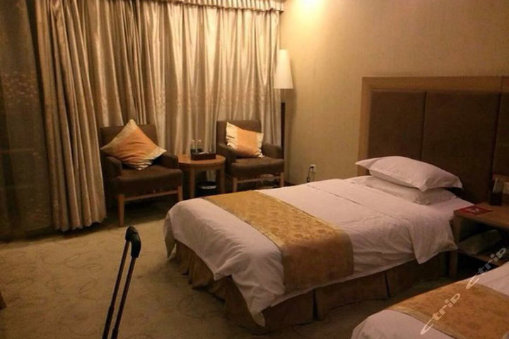 株洲泰华大酒店-高级大床房