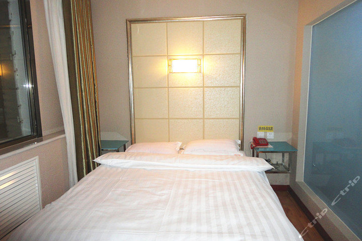 张掖佳盈快捷宾馆-标准大床间