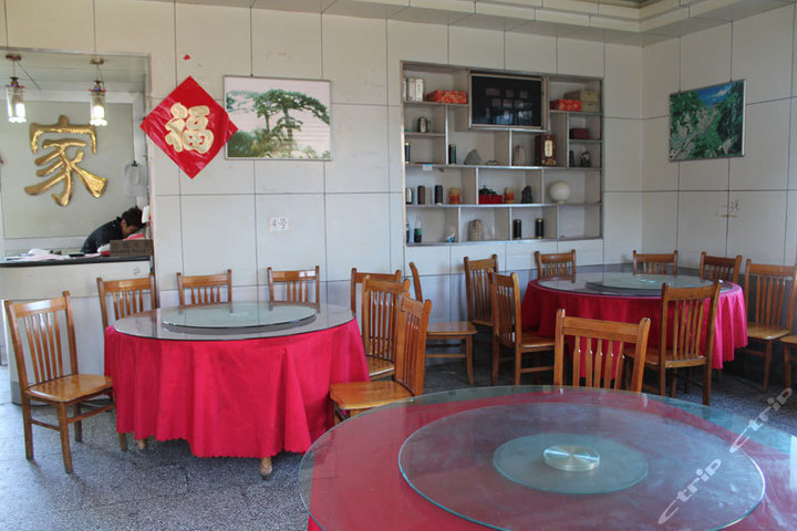 泰山空军宾馆-三人间