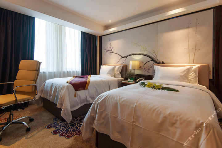 南宁国宾美景养生酒店-高级双人间(含"国宾豪月"月饼一盒)