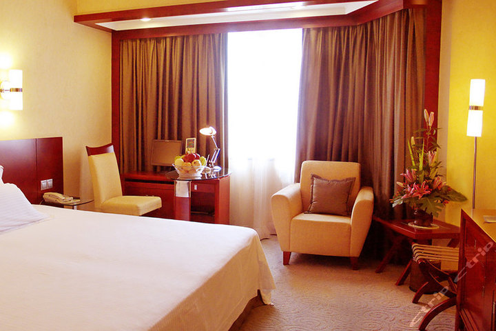 中山富华酒店-行政园景大床房(预付)