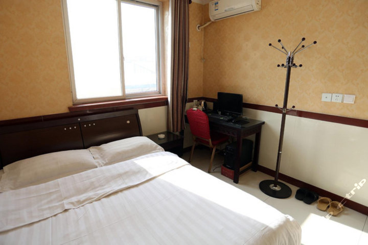 酒店位于小营房营南街,长天药业对面旅馆一条街内,环境优美,设施齐全