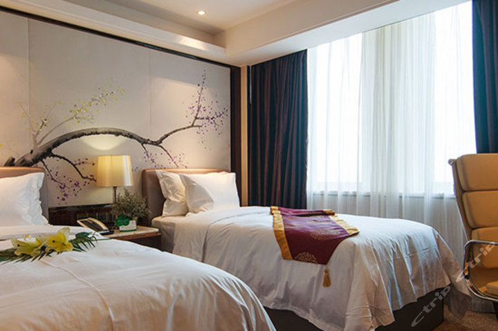 南宁国宾美景养生酒店-高级双人间(含"国宾豪月"月饼一盒)