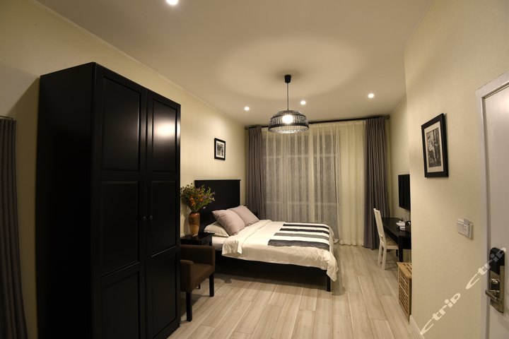 仙女山萱苏private度假别墅精品客栈-露台大床房[含早]