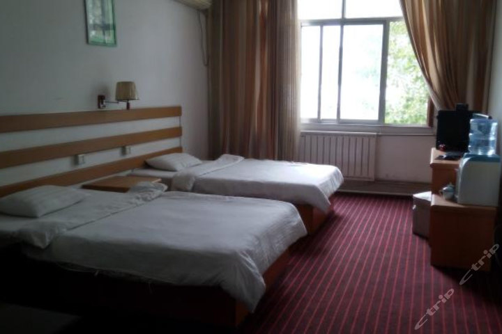 价值60元的潍坊市临朐县春晖宾馆普通双人间入住.