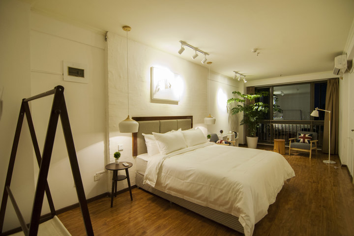 自述都市民宿(重庆财富中心店)—陋室空堂