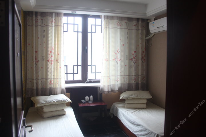 泰安泰山顶旭日宾馆-标准两人间(限量售卖)