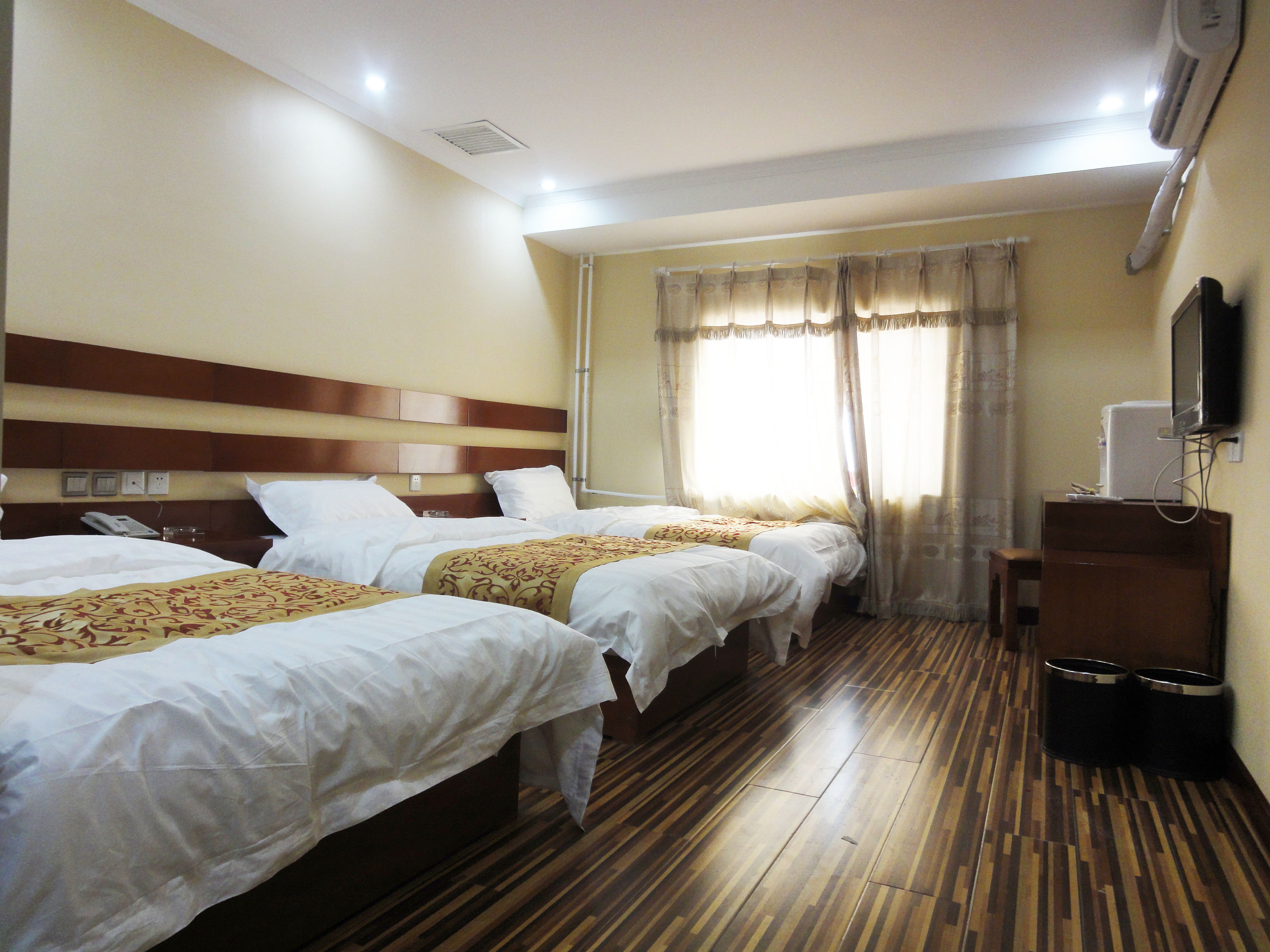 北京稻香宽仔酒店-商务三人间