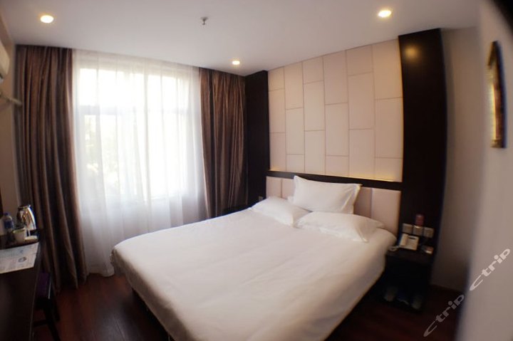 怡莱酒店(天津塘沽火车站店)(原天津中船商务酒店)-高级大床房