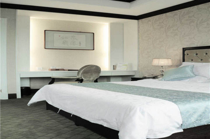 廊坊蓝音国际酒店-豪华大床房(限时特惠)[双早]