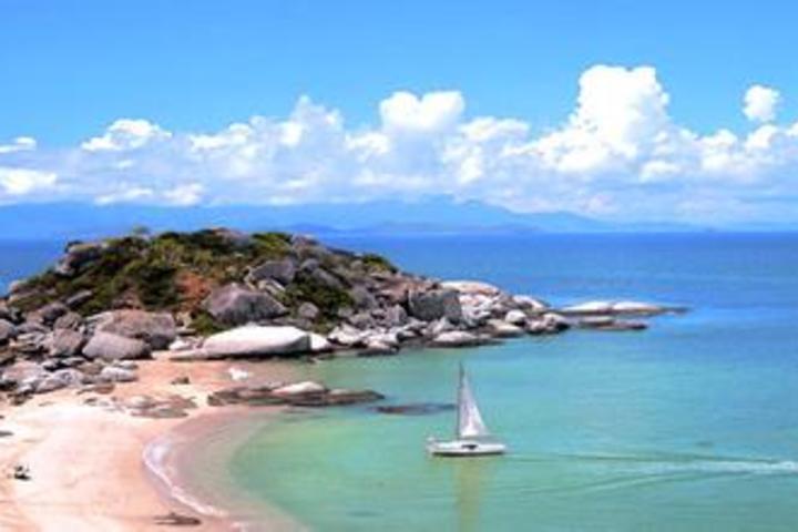 惠州惠东亚丁山水假日酒店(豪华房 三角洲岛套票)