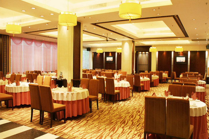东莞汇景酒店-园景阳台豪华双床房(1号楼)[含早]