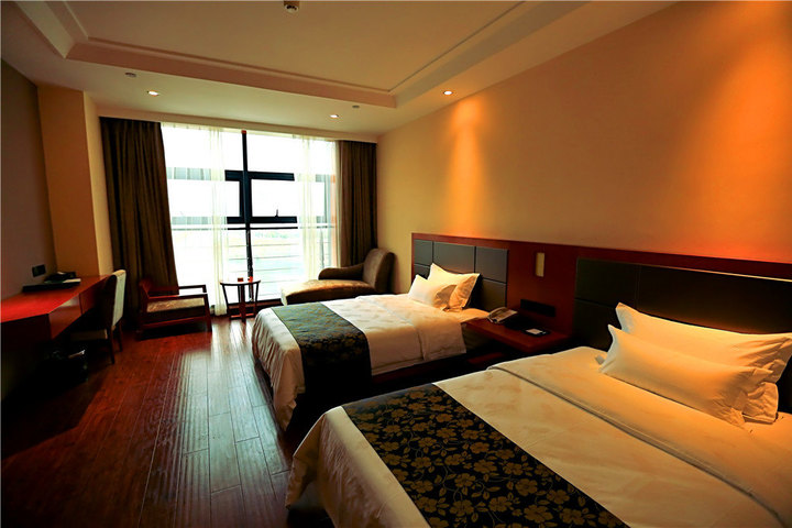 彭水两江假日酒店(【含早】园景标间)