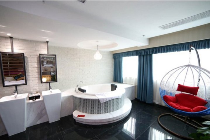 水晶之恋圆床房