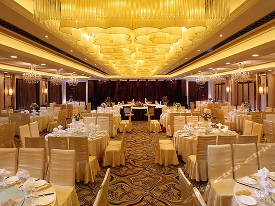 上海虹桥云峰宾馆位于上海市虹桥商务开发区,享有银叶级绿色旅游饭店