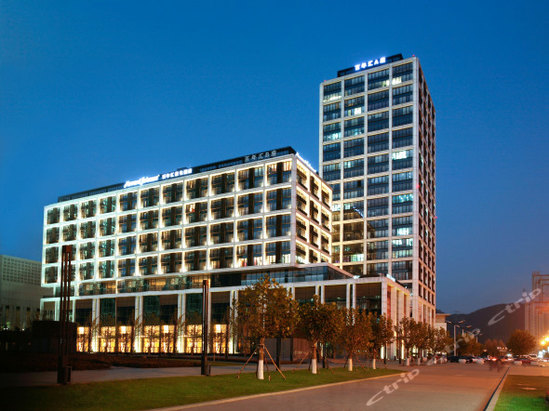 时尚假期酒店式公寓(大连百年汇店)