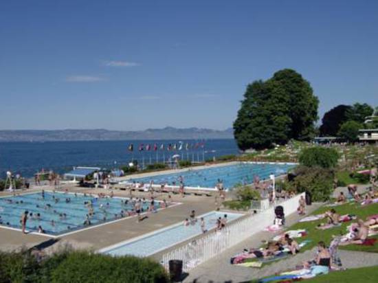 埃维昂依云温泉