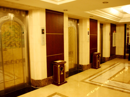 常州黄金大酒店是一家国际商务旅游酒店,并聘请资深的香港凯威酒店