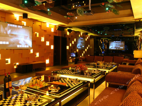 ktv   维也纳酒店(佛山皇都店)地处连接禅城区与南海区的佛平路段