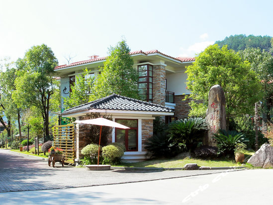 武夷山九龙湾度假酒店是一家雅致的全别墅精品
