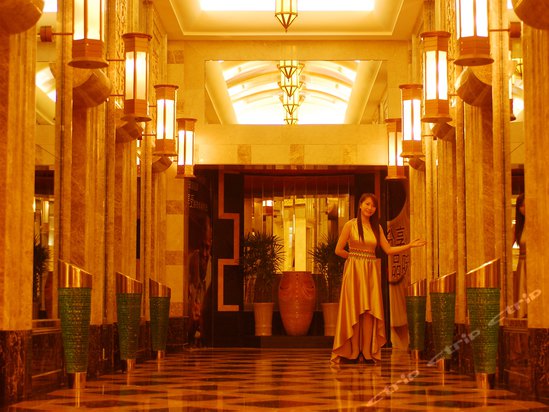 八七路与南洋路交叉口,石狮汇龙酒店的地址:八七路与南洋路交叉口