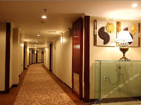 八七路与南洋路交叉口,石狮汇龙酒店的地址:八七路与南洋路交叉口