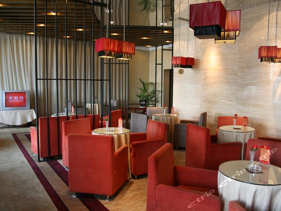 嵩江东路559号(宁波晨光大酒店)