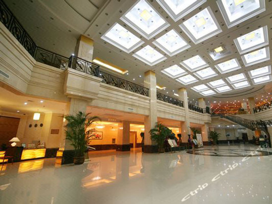 商丘华驰粤海酒店 - 城市吧街景地图