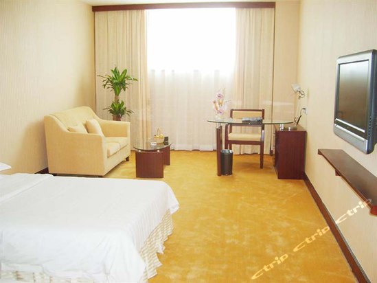 河南德亿大酒店毗邻郑东新区(cbd),处于郑州市政治,经济,文化,商务